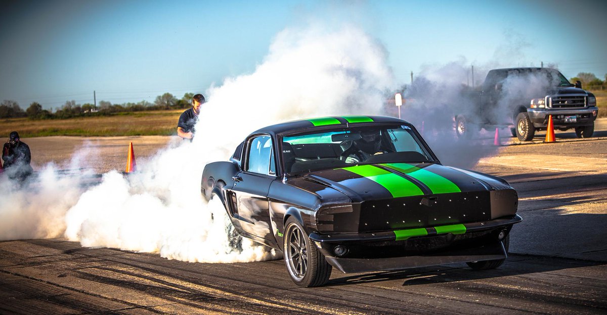 TheZombie222's tweet photo. @Crazy4cars2 @CrowdFundingLuv Pushing 68' electric Mustang Super car to 200MPH on Kick Starter http://t.co/Znze4PXaIk http://t.co/HsJV13q7dx