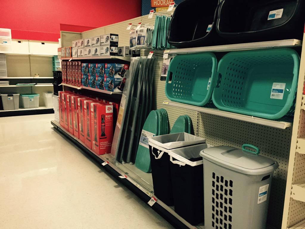Etl_Krissi_G's tweet photo. #outtatheback #letssellit http://t.co/0bzaxrACL9