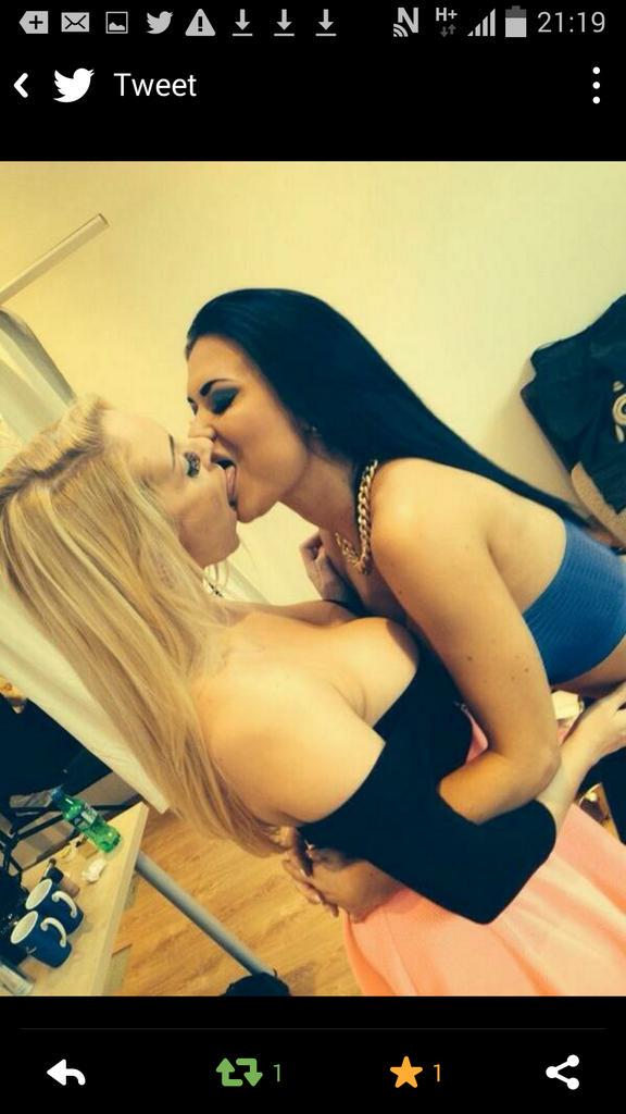 x_summers's tweet photo. Watch me play with the hottest porn girls on my site! I love girls 😍😍 check it out👅http://t.co/Xlcr77GXCT http://t.co/x4Y86buxZn