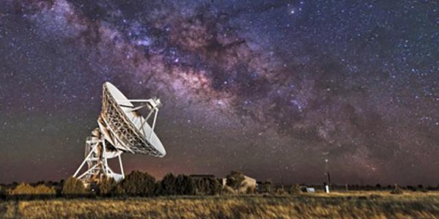 Gizmodo's tweet photo. Stephen Hawking backs $100m search for aliens: http://t.co/2BX2QX4HRe http://t.co/43ZUys9vIE