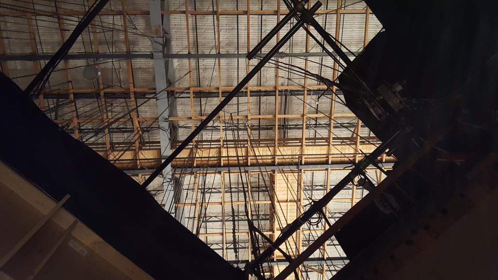 I've been asked to tweet only non-spoiler #BetterCallSaul pics, so here is the stage roof.