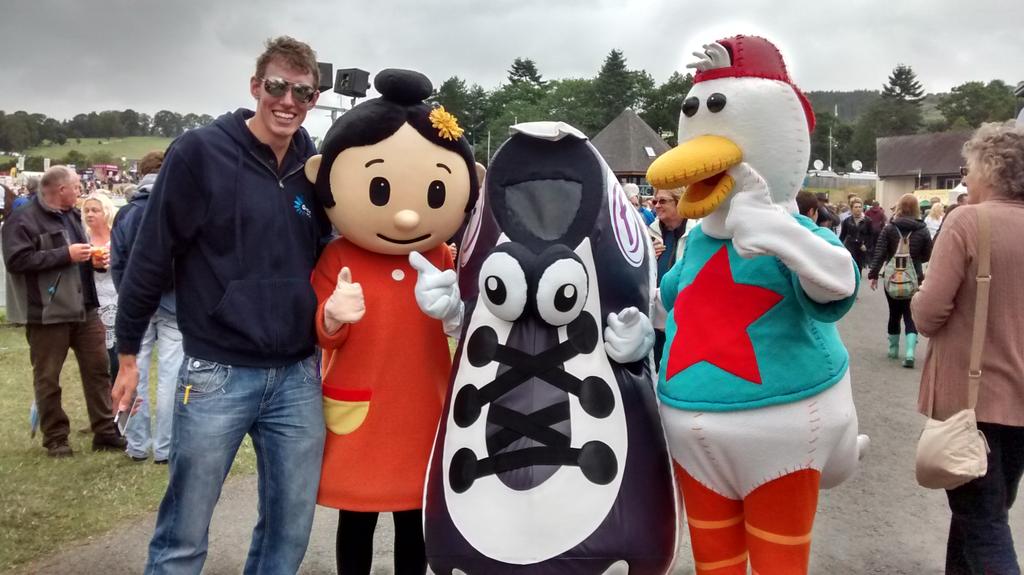 MidWalesMyWay's tweet photo. Sali Mali and her new bff @daveowen90 @PowysCC #mascotselfie #rwas2015 http://t.co/DwwoaQMtFa