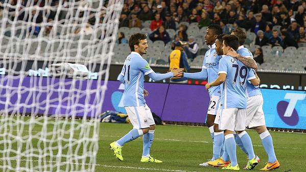 mancityIndo's tweet photo. GALERI FOTO City v AS Roma : @sterling31 merayakan golnya dengan @brunozuculini dan @21LVA 
#cityontour http://t.co/eaUmnEsn0e