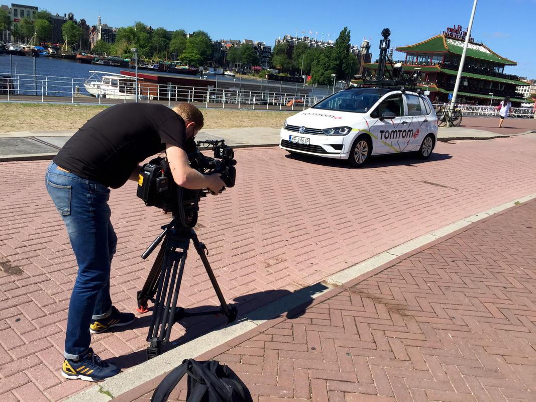 Journaloor's tweet image. De wereld wordt opnieuw in kaart gebracht door TomTom #hdmapping speciaal voor de zelfrijdende auto #RTLtoekomstakers