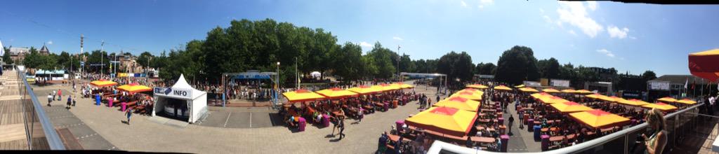 k_groeneveld's tweet photo. Gezelligheid en drukte #wedren @gem_Nijmegen @4DRTV @4daagse http://t.co/x6bebpBe1Z