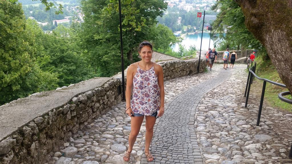 rez1436's tweet photo. #lakebled #Slovenia #CastleBled http://t.co/JS77WQ9bLJ