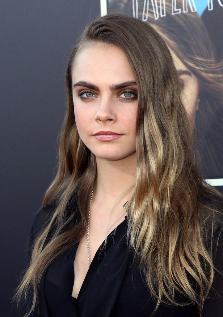 imbernotnice's tweet photo. Cara really deserves this award so please RT!! ❤️ My #TeenChoice for #ChoiceMovieBreakoutStar is @Caradelevingne http://t.co/qjeGAExXEu