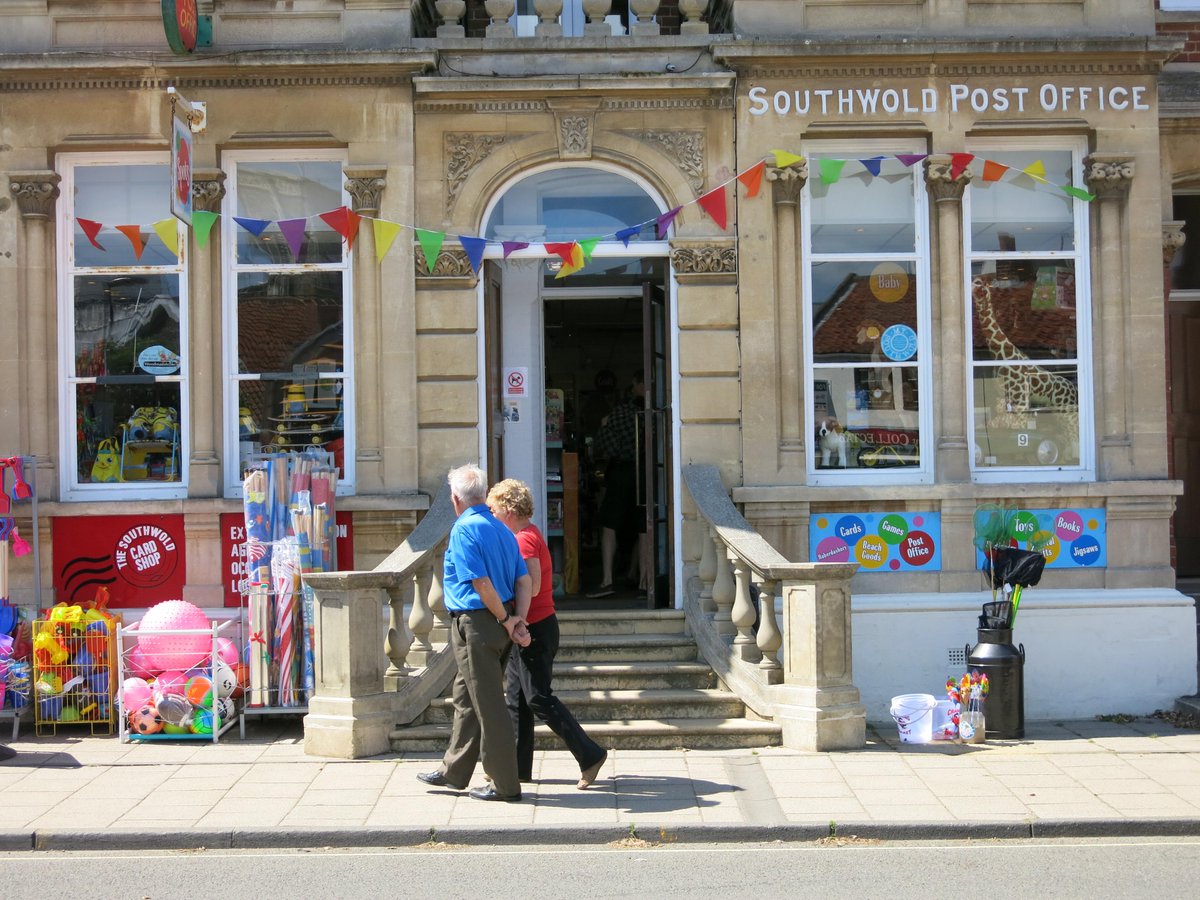 PigalleInWonder's tweet photo. This is @PostOffice I'd like to use every day! Seaside buckets &amp; bunting at Southwold for the perfect #HolidayFeeling http://t.co/v1CiOjTWNq