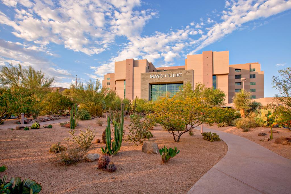 MayoClinic's tweet image. Mayo Clinic ranked No.1 in #Arizona and #Phoenix metro area by @usnews mayocl.in/1CND65D