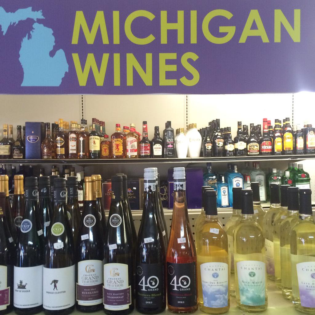 toquemag's tweet photo. Michigan-made wines here in #lowernorthernmichigan. Need to try! #torchlake #alden http://t.co/0qO2JjCBFQ