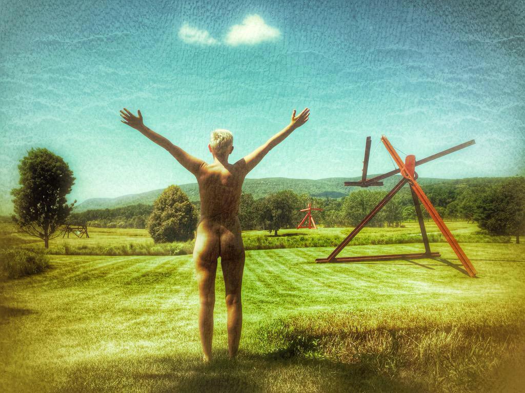 flattopperpride's tweet photo. I had an amazing day at Storm King doing an impromptu photo session with @lindsaykatt #queercancer #flattopperpride 💚 http://t.co/lJ12jQ4evD