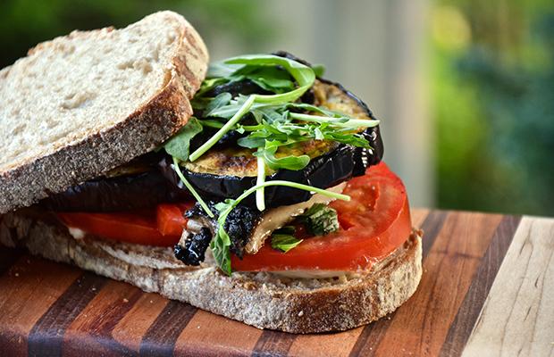 dailyburn's tweet image. The healthy lunches that will give your coworkers lunch envy: bit.ly/1uiZjiK