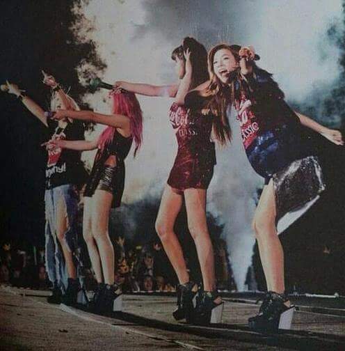 GizemEmktr's tweet photo. ÖZLEDİM.ÖZLEDİK. #MissingYou2NE1 http://t.co/afGo8QqXOQ