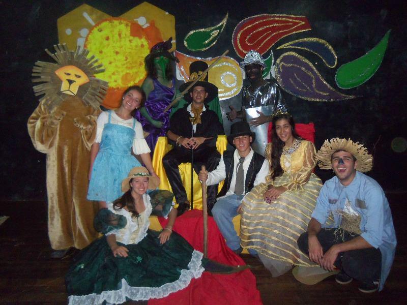CampLaColmena's tweet photo. Ya resolvimos el problema de Dorothy y sus maravillosos amigos, ¿Cuál será la #GranEstafa de esta #Temp2015? http://t.co/HJIAcb22eJ