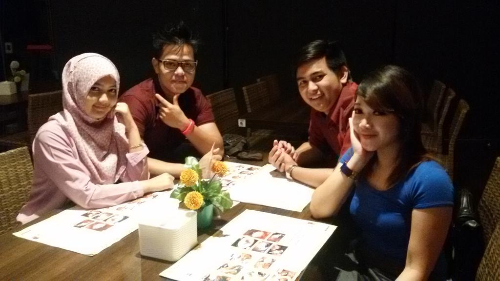 anndre_ht's tweet photo. double date.... @BEBEKHT @bebekhtsmg @mutiaramitha90 love happy ending http://t.co/ND0snBOZMH
