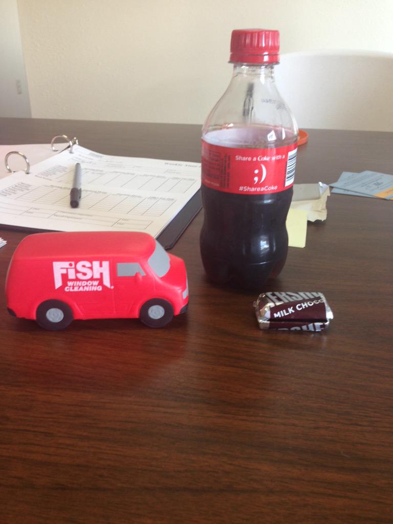 McDonaldRicky's tweet photo. My morning at work #toycars #fishwindow http://t.co/7ZJp3BWR1R