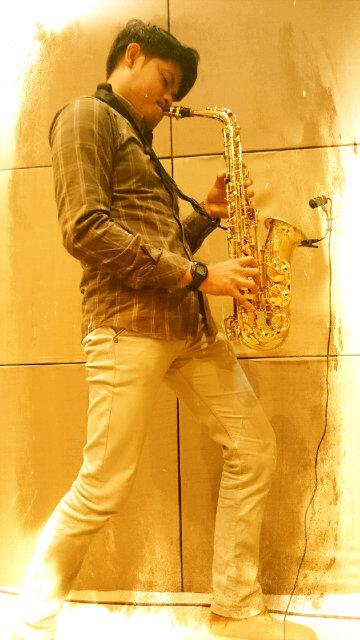 Saxophone31's tweet photo. Jamming session http://t.co/QWQbRU7d1A