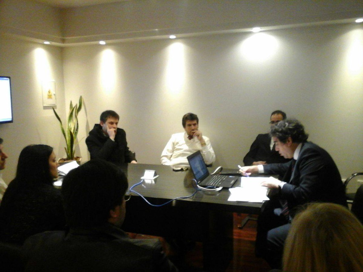 DrMirandaPedro's tweet photo. #AteneoMédico @Dyter_Vision Espacio para la capacitación y desarrollo de nuestros profesionales #HDAnalyzer #Excimer http://t.co/pBZda20z1b
