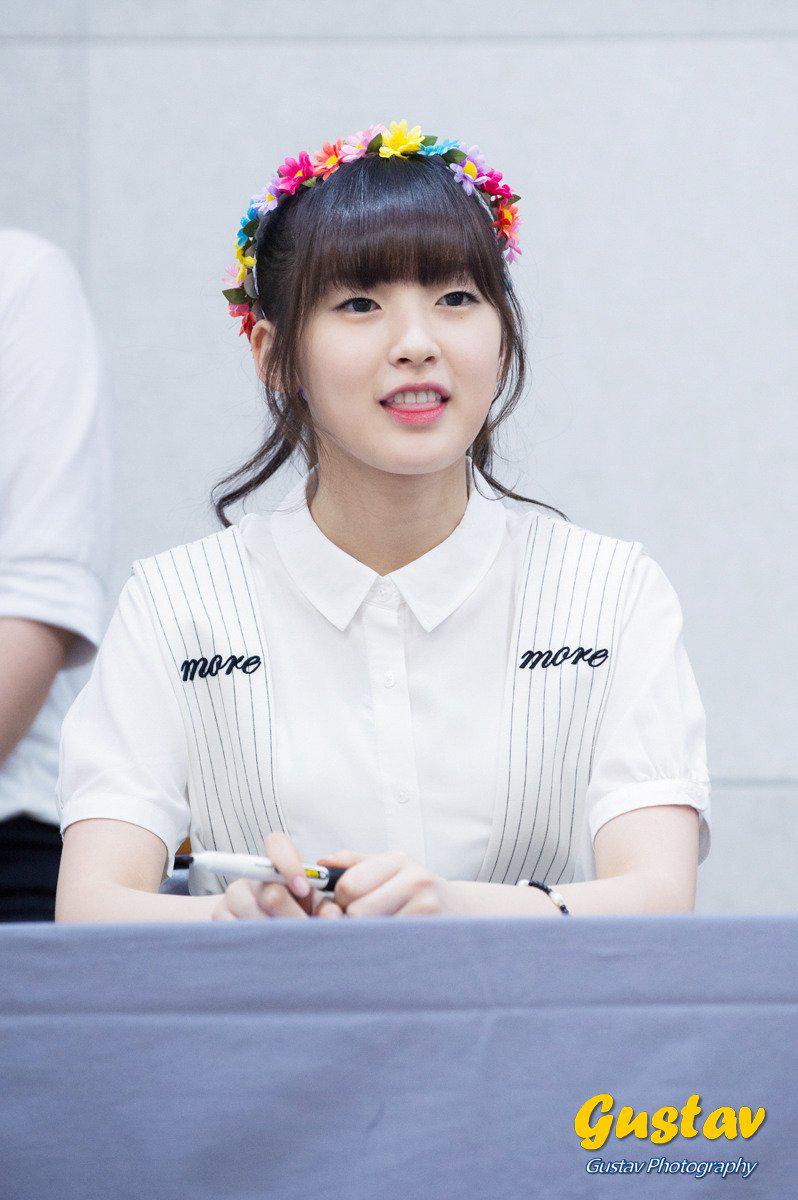 Arin_Thailand's tweet photo. [Fantaken] 150704 #OhMyGirl at Gwangju Fansign [©sunyoo] #아린 #Arin http://t.co/i9ePsc3hfL http://t.co/izlaBhQ2JG http://t.co/kwaAg18DyD