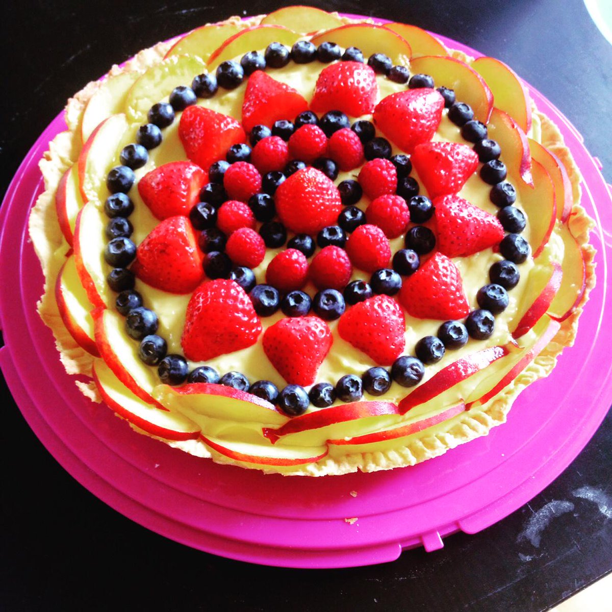 succedeame's tweet photo. Eccola, è arrivata la ricetta della #crostata alla frutta co crema pasticcera alla vaniglia! http://t.co/LzSxR9DQLV http://t.co/dKkxaT3nmT