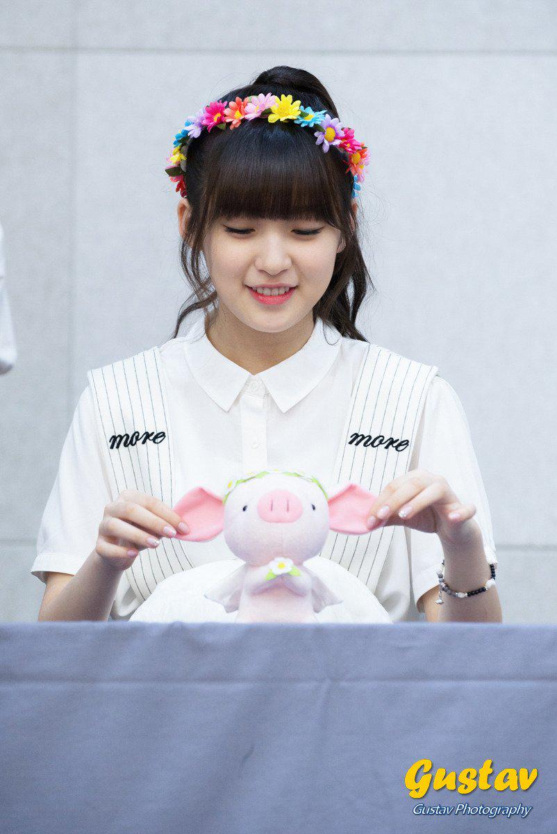 Arin_Thailand's tweet photo. [Fantaken] 150704 #OhMyGirl at Gwangju Fansign [©sunyoo] #아린 #Arin http://t.co/SPcvJclk1l http://t.co/gd5yCVBAWg http://t.co/59nCB6AydM