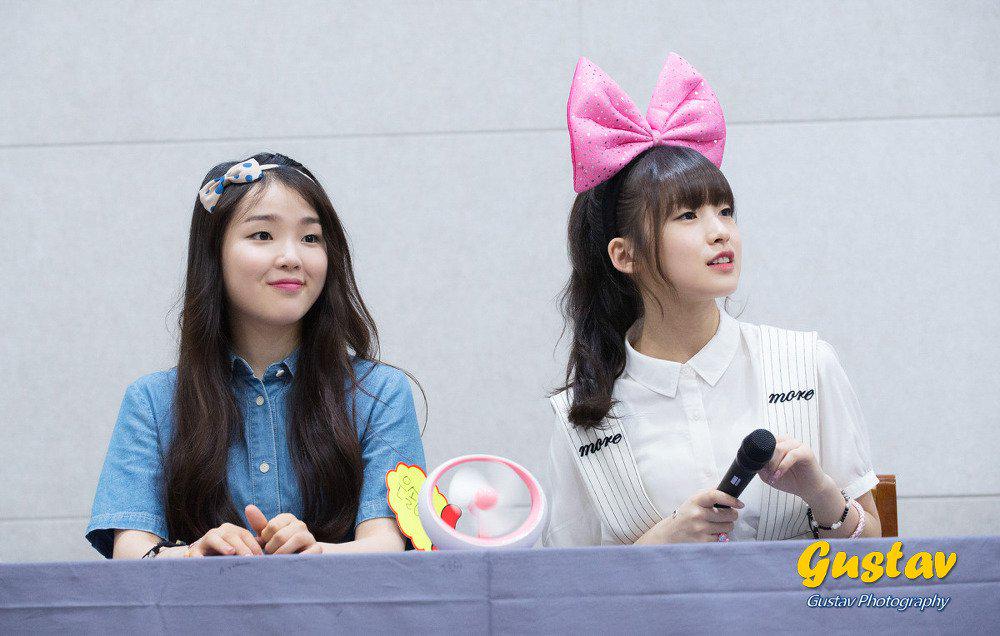 Arin_Thailand's tweet photo. [Fantaken] 150704 #OhMyGirl at Gwangju Fansign [©sunyoo] #아린 #Arin #Seunghee http://t.co/rBSeEms3uV http://t.co/9VafcPjxBZ