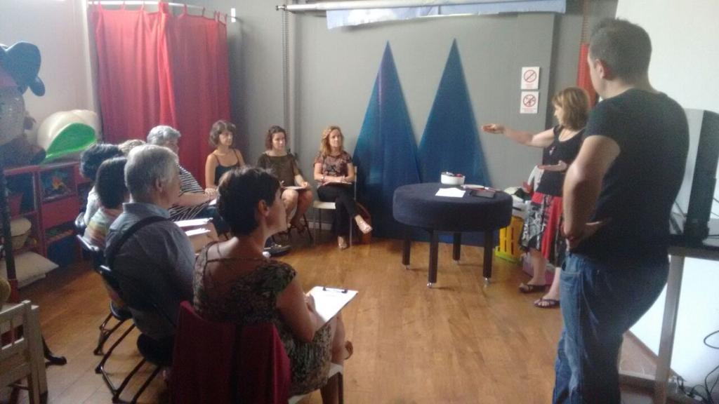 MsOrex's tweet photo. Comienza el segundo curso de Fotografía y adaptación de las fotos a los canales online impartido por @EkiaFotografos http://t.co/2yfi8yjLsx