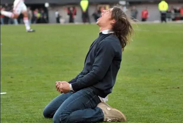 PoliticaEnRiver's tweet photo. Hoy juega #RiverPlate y vos tipo... http://t.co/2ze322vOIr