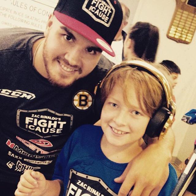 RinaldoZac's tweet photo. Kids were lovin the @MonsterProducts #24kheadphones @ZACRINALDOSFFAC charity ball hockey tournament http://t.co/WBkdJgx19H