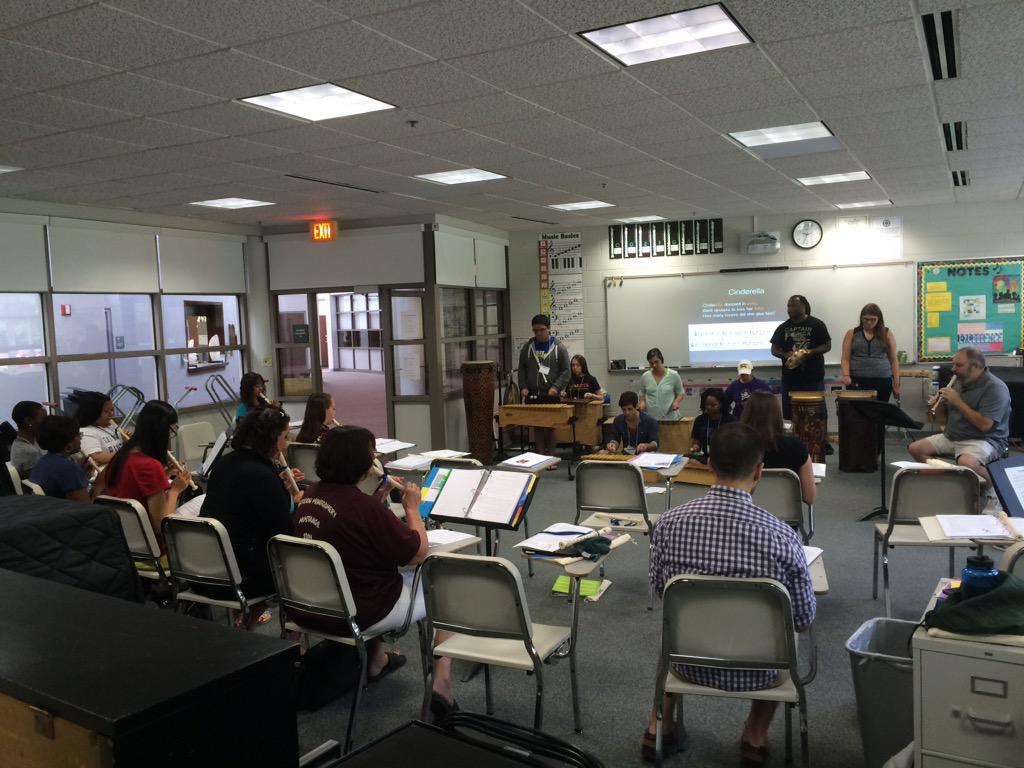 CollegiateArts's tweet photo. Day 2 starts with Paul Bakeman #level1orff #collegiateorff @CollegiateRVA @BeatinPathPub http://t.co/2xqbMveEe5