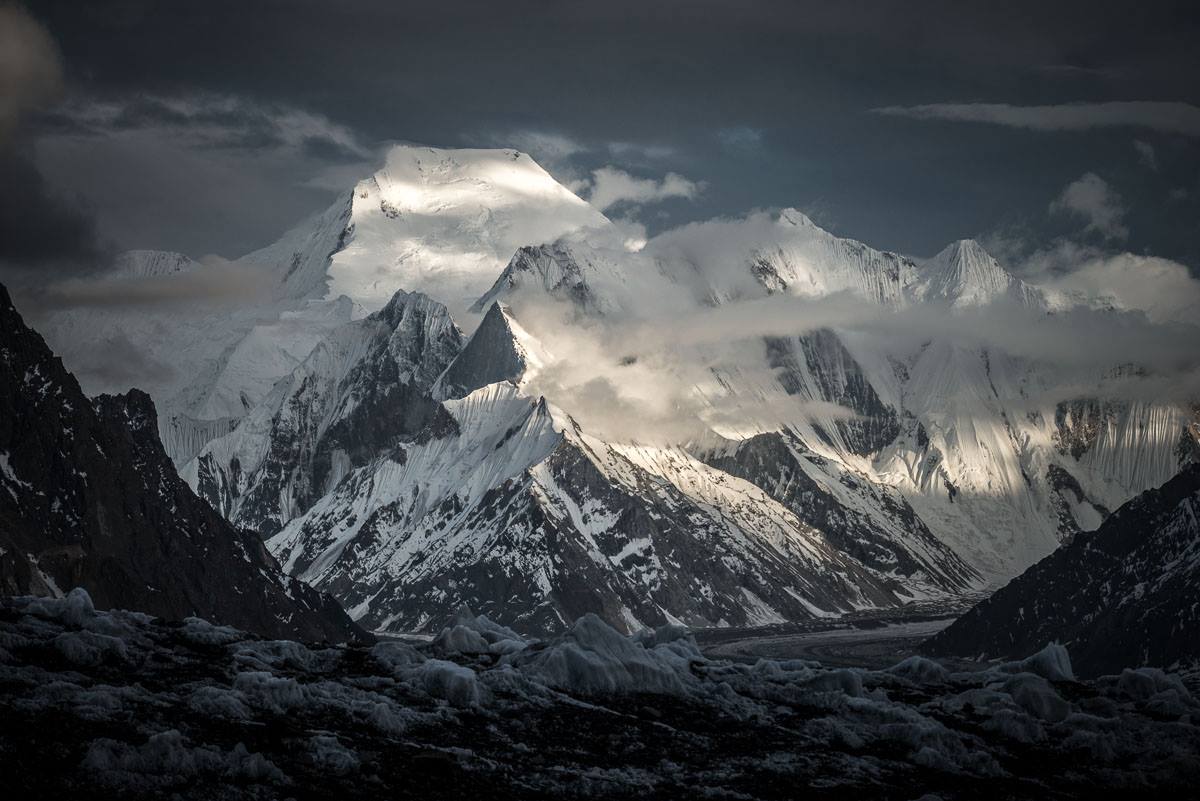 garrettmadison1's tweet photo. #K22015 team is resting at BC, snowfall & avalanches prevent us from climbing @MadisonMtng http://t.co/tVTBe9KGzR http://t.co/nN4XsEfyrx