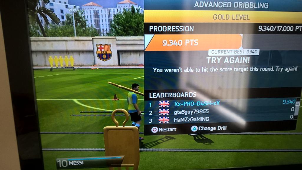 prodash11's tweet image. I was just doing retro fifa then this glitch just happened holy shit