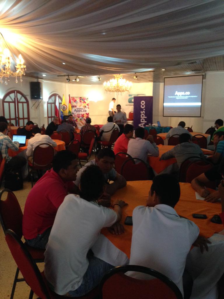 innomakelab's tweet photo. #emprendedores con proyectos #appsco los esperamos en #ideapp @appscobquilla en @UAutonoma HOY!!! http://t.co/LdLCoC95CR