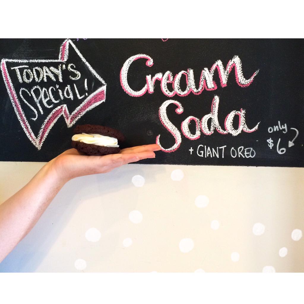 Picture an Oreo + Ice Cold @sweet_ice_cones Cream Soda in your hands this aft! 
#daydreaming #oreo