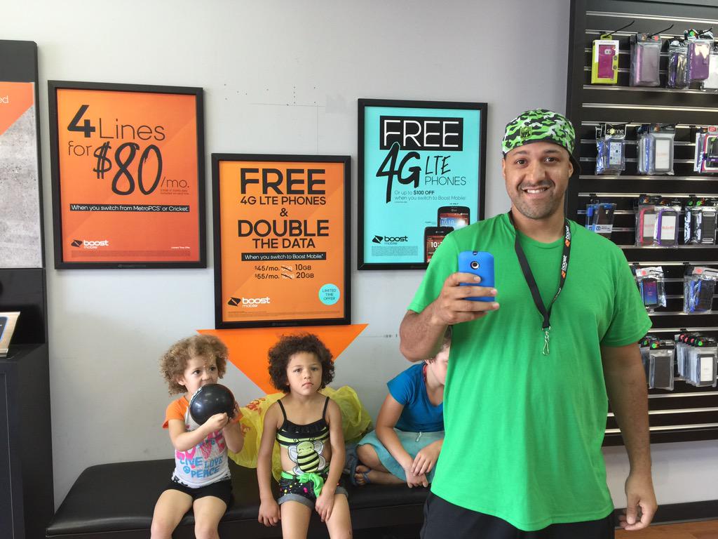 vtruongcao's tweet photo. 🙅🏼TMO goes #byebyebye 👋🏼 😍 #InsuretheWorld  #BoostMobile swags 😂 @eSecJon @shawnatspg @Wads20 @jerseyjoe_spg #SYBiH http://t.co/EVuZfTa0CJ