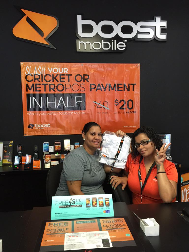 vtruongcao's tweet photo. 🙅🏼TMO goes #byebyebye 👋🏼 😍 #InsuretheWorld  #BoostMobile swags 😂 @eSecJon @shawnatspg @Wads20 @jerseyjoe_spg #SYBiH http://t.co/EVuZfTa0CJ