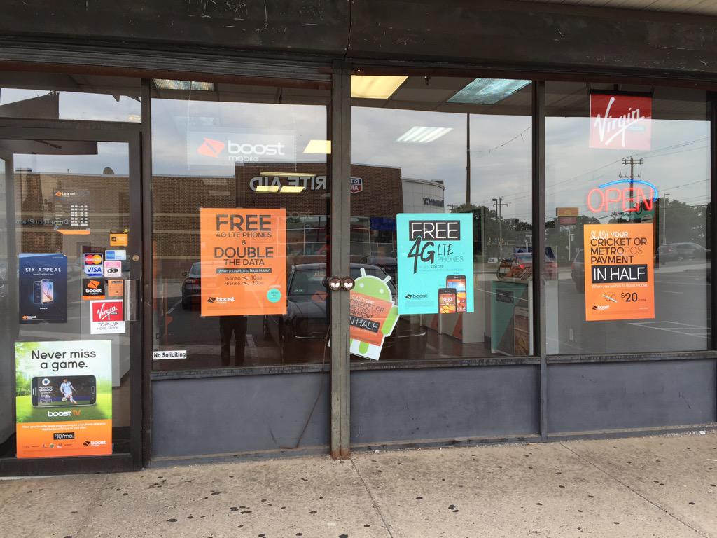 vtruongcao's tweet photo. 🙅🏼TMO goes #byebyebye 👋🏼 😍 #InsuretheWorld  #BoostMobile swags 😂 @eSecJon @shawnatspg @Wads20 @jerseyjoe_spg #SYBiH http://t.co/EVuZfTa0CJ