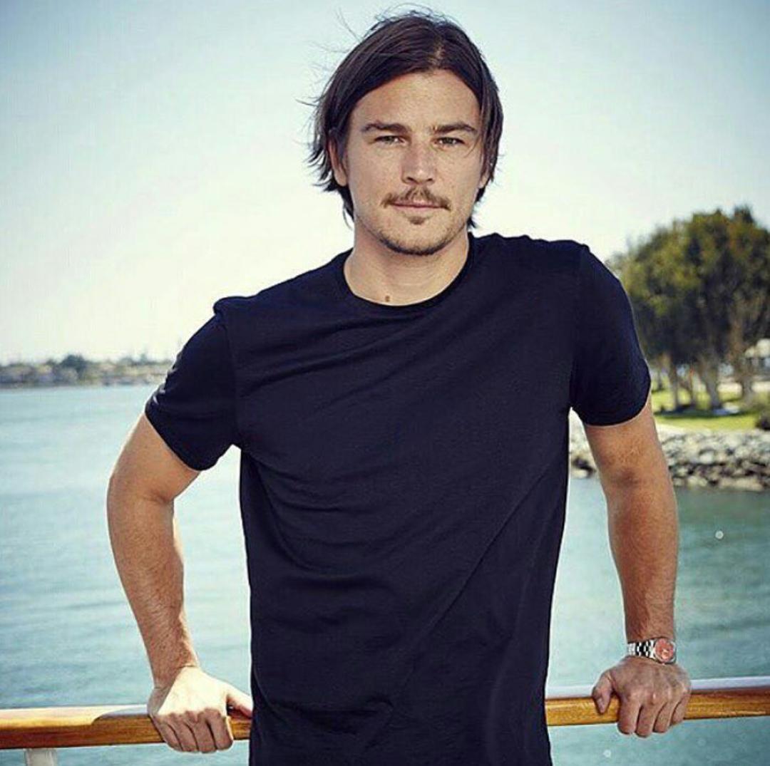 I discovered him in 1998 and I\m still fan. Now he\s 37 and he\s going to be a daddy ! Happy birthday Josh Hartnett 