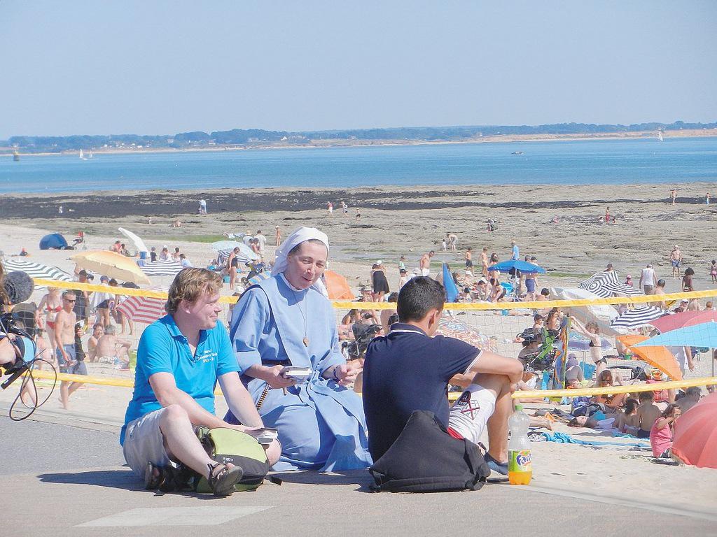 credofunding's tweet photo. #FestivalAnuncio : 2 000 missionnaires, 4 500 personnes formées à l'évangélisation directe  
http://t.co/Yn6Uad32Ru http://t.co/OiyGZTFUoQ