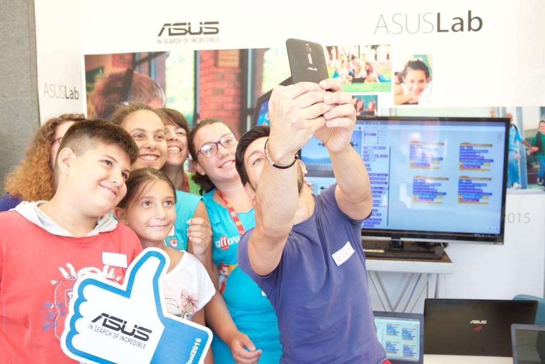 ASUSItalia's tweet photo. #ASUSexperience vi aspetta a #Giffoni2015, venite a a divertirvi insieme a noi! Foto di @gaetanodelmauro http://t.co/Q0GyiVoRnU