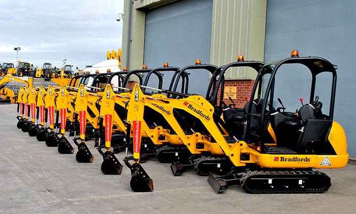 TCHarrisonJCB's tweet photo. We have @Bradfords_Build new #JCBDiggers lined up ready for delivery. http://t.co/nDZkiMJuL4