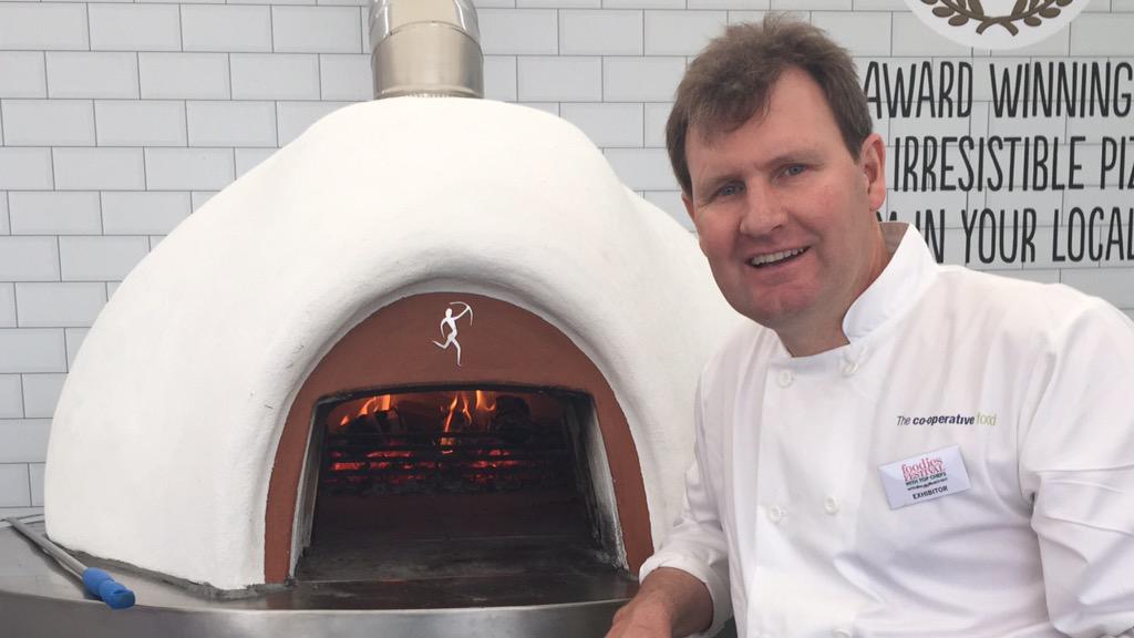 Cooking 4 the co-op foodies festival Clapham Common this weekend a pizza &amp; bubbly £4 all cash to charity 
Come say hi