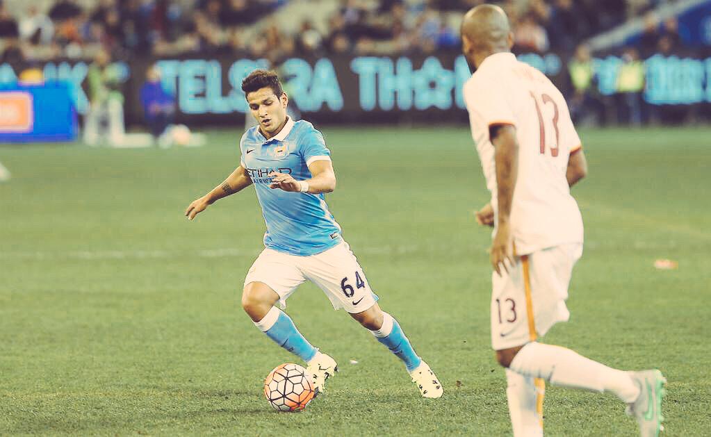 Rony10Lopes's tweet photo. Thanks for your support! It was great to wear our sky blue shirt once again! 💙 #happy #together @MCFC http://t.co/YjYQE47zod