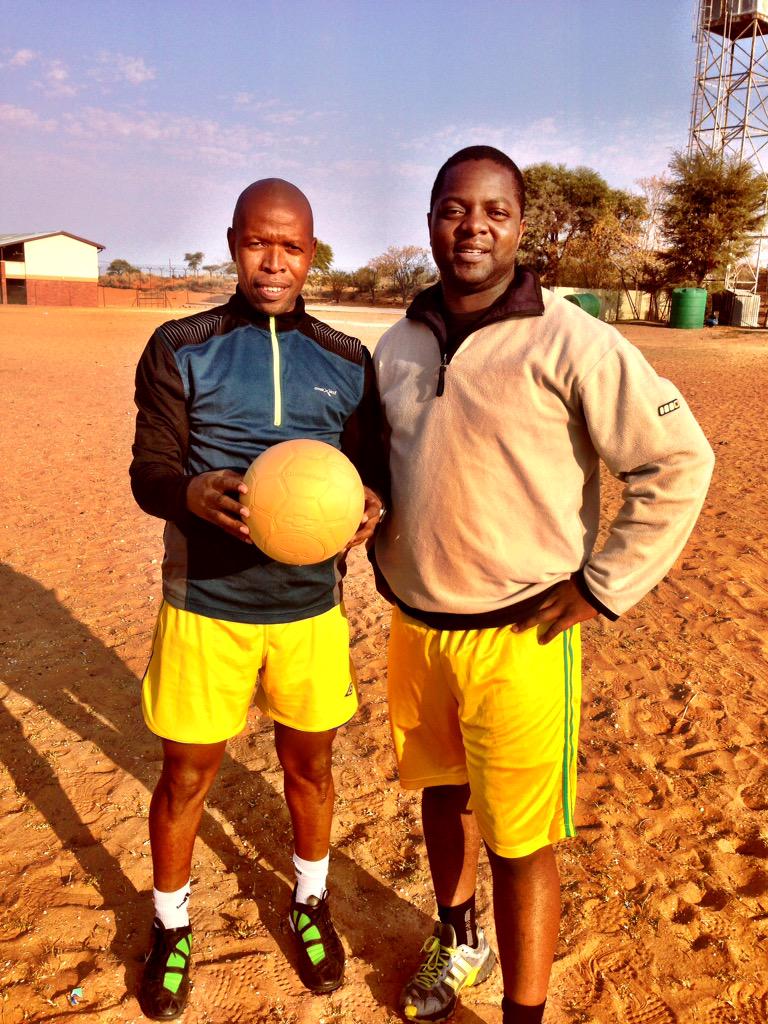 louis_bolton's tweet photo. Coaches getting ready to coach in the Northern Cape #uteforce @chevroletsa #boltoninc @oneworldplayprj @JohnPerlman http://t.co/lDacWImX0p