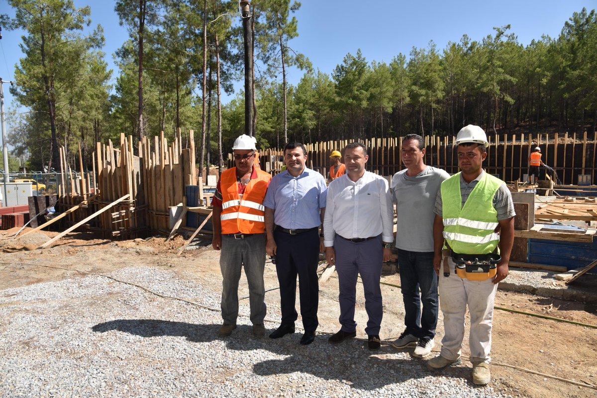 Hayvan bakımevinin temel atma törenine Kaymakam Hasan Tanrıseven ve vatandaşlar katıldılar..