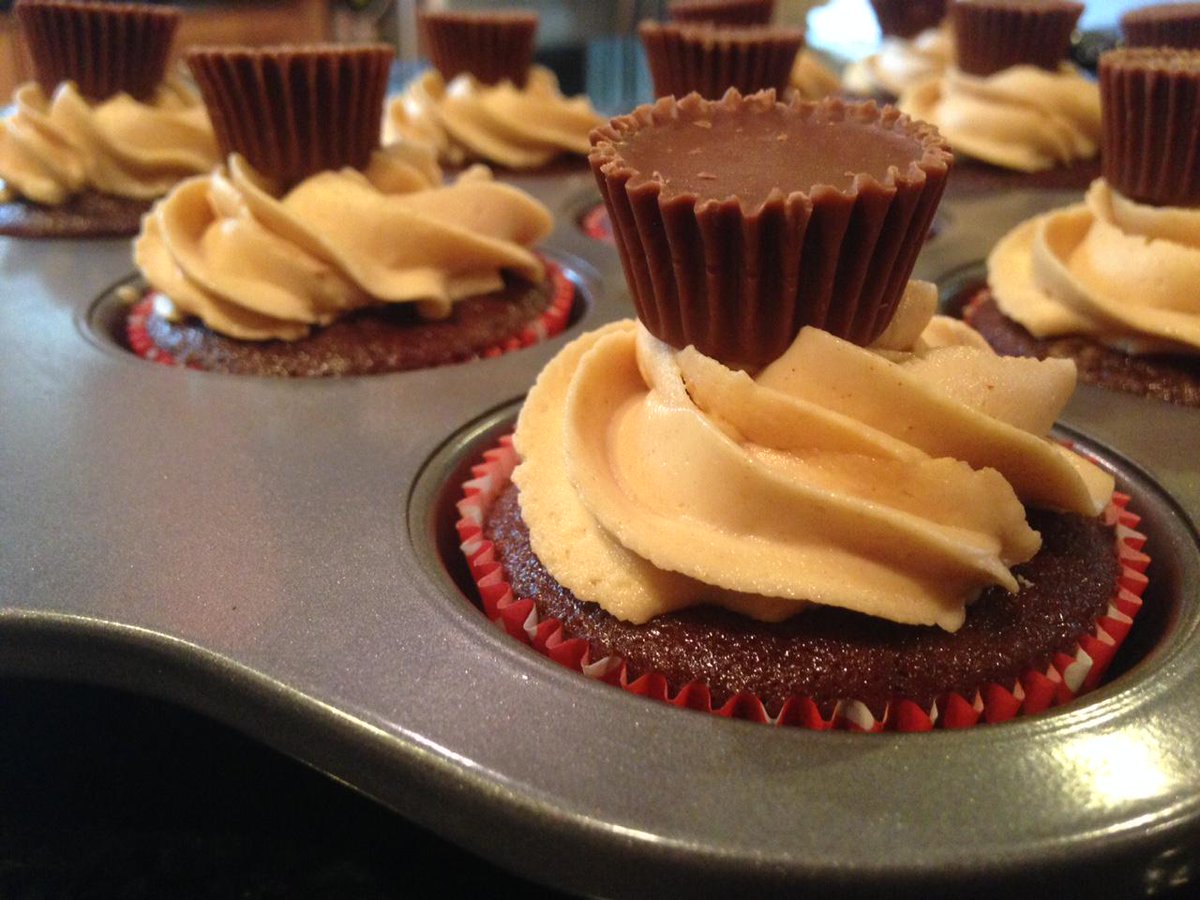 TeddyososBakery's tweet photo. Our peanut butterball cupcakes were a big success at a @HunterStreetNow Bible study last week. #Hoover http://t.co/b33ZK0JHDf