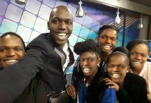 masaku_'s tweet photo. Madowo takes a selfie with his fans http://t.co/NETghCFAem