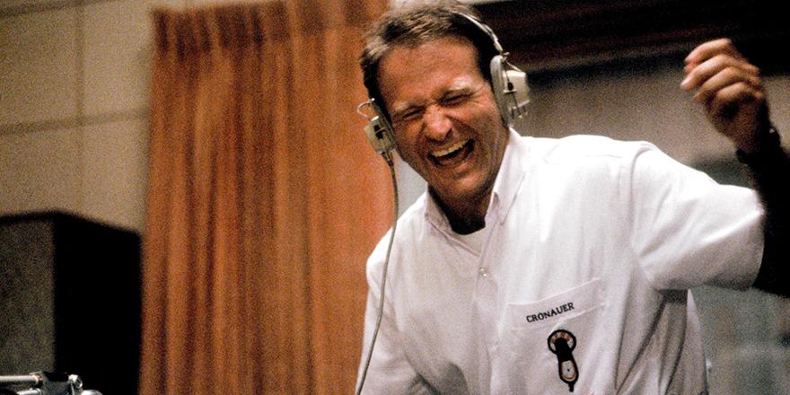 people's tweet photo. Remembering Robin Williams on his birthday by reliving his most iconic screen moments http://t.co/bXwou1A1V4 http://t.co/BF7auFH993