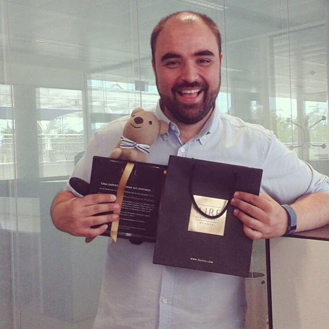 Pedazo de regalo de mis compis de <a href="/loyolaandcom/">Grado Comunicación</a> para celebrar un curso lleno de éxitos ift.tt/1KibUOV