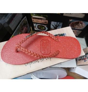 Look glam on the beach - Glittery #Gandysflipflops <a href="/CGS4Gambia/">CGS4Gambia</a> #Socialenterprise #ethicalstyle buff.ly/1TNJpu6